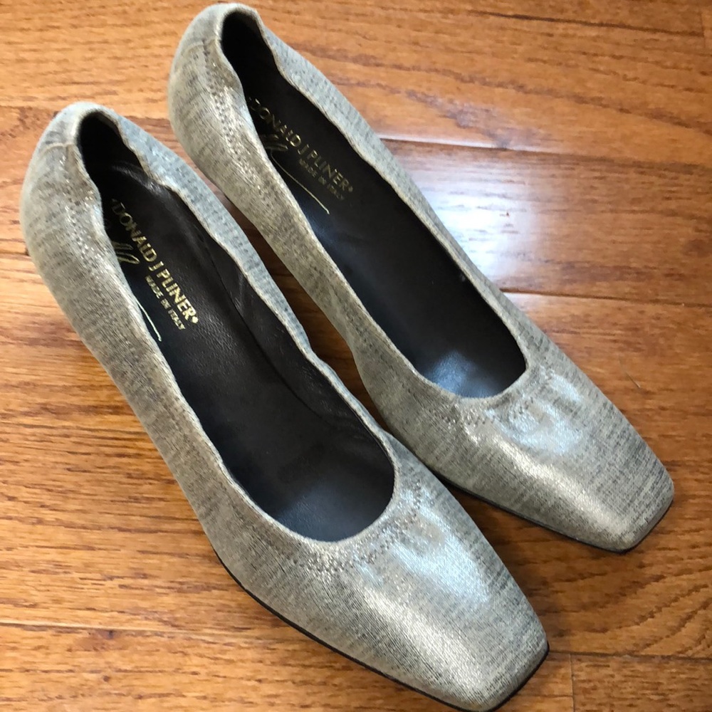 🔥 Closet Clear Out🔥. Donald Pliner kitten heels - Picture 2 of 10